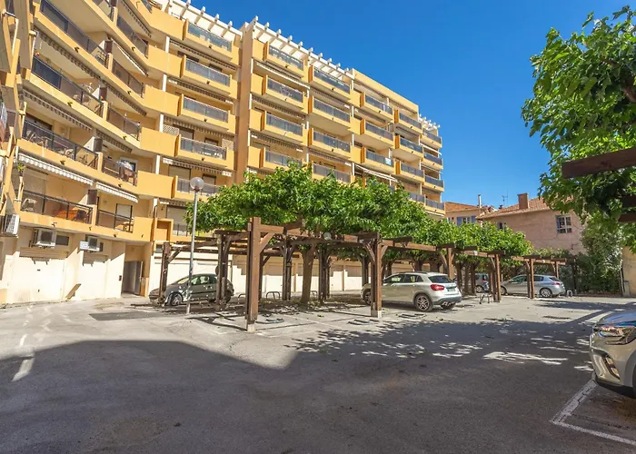 Apartment Saint James-14 By Interhome Le Lavandou